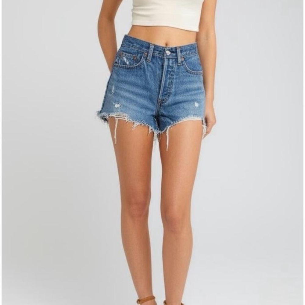 Levi's 501 Original Fit High Rise denim shorts cutoff 5 pockets raw hem size 26
